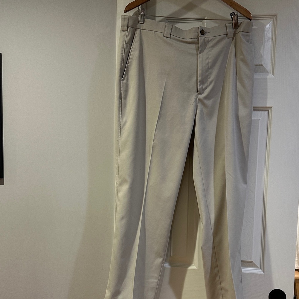 Roundtree & Yorke Men's Tan Chinos